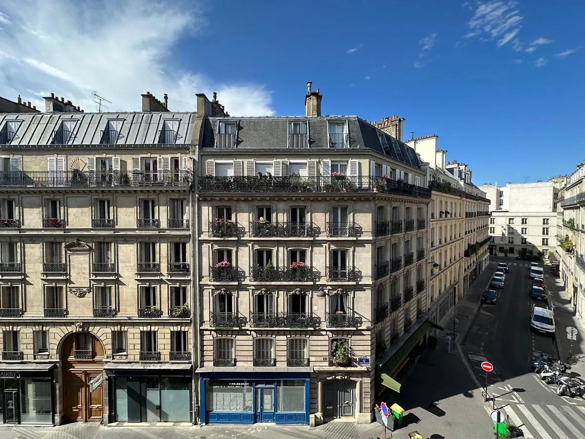 70 Sqm Apartment In 75008 Paris France