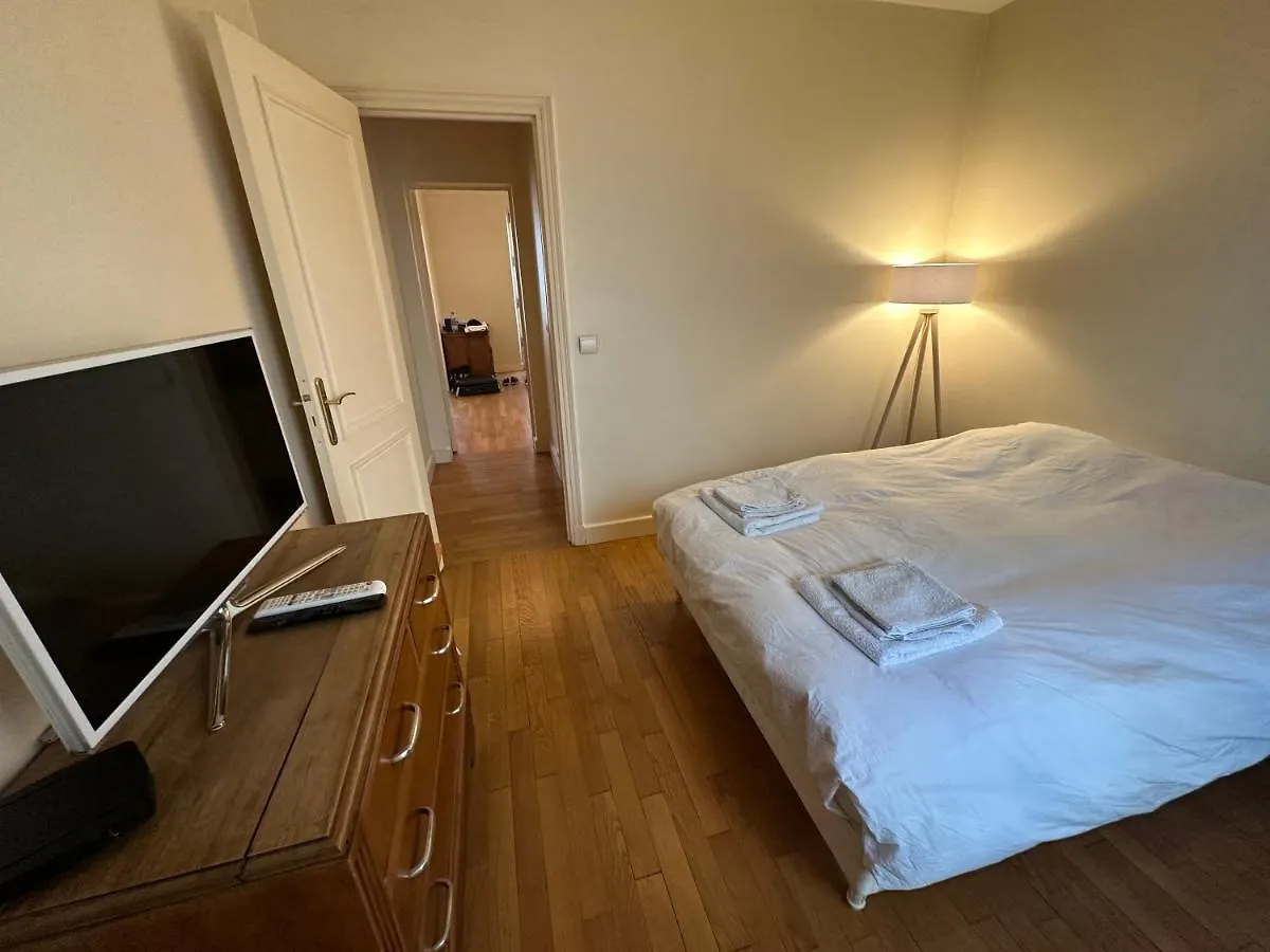 70 Sqm Apartment In 75008 Paříž 0*,